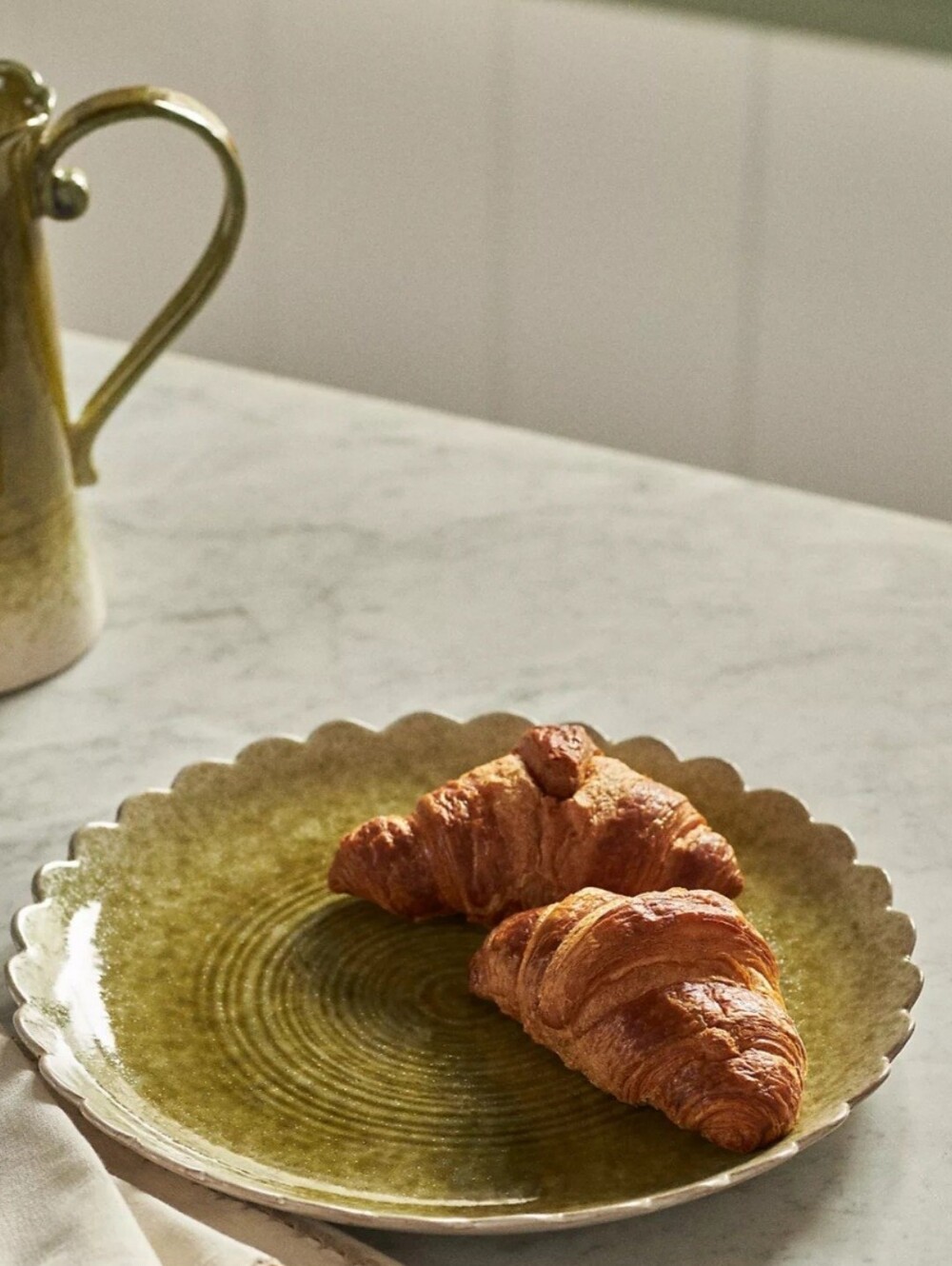 Anthropologie, Ruffle Round Reactive Glaze Stoneware Platter